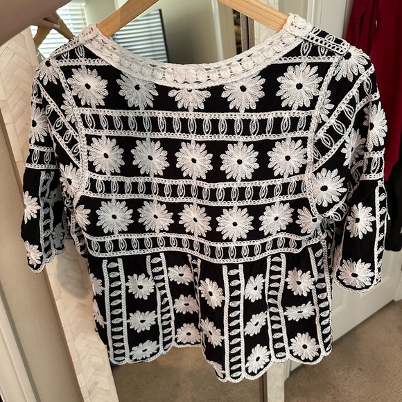 Black and White Floral Crochet Top - Picture 3 of 4